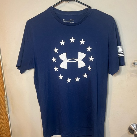 320 Women’s UnderArmour Navy Blue shirt​ - Picture 1 of 3